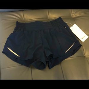 NWT Lululemon Hotty Hot HR Short 2.5” Lined SZ 6